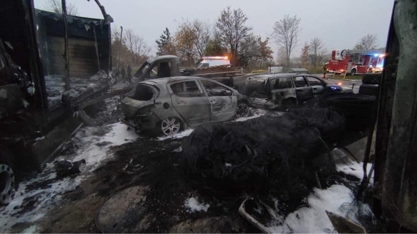 Pożar samochodów na parkingu w Rusocinie. Prokuratura wszczęła śledztwo