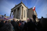 Spotkanie w obronie pamięci Jana Pawła II w Katowicach. Wierni zebrali się pod pomnikiem Papieża Polaka