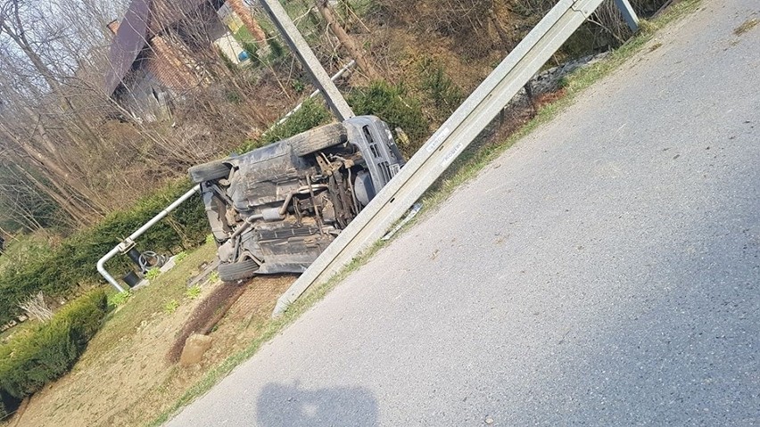 Wypadek w Lipnicy Wielkiej. Kierowca nie dostosował prędkości [ZDJĘCIA]