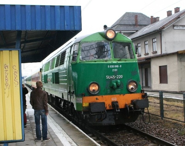 W niedalekiej przyszłości pociągi z Podkarpacia do Warszawy pojadą przez Tarnobrzeg, Sandomierz, Skarżysko-Kamienną i Radom co znacznie skróci czas przejazdu. 