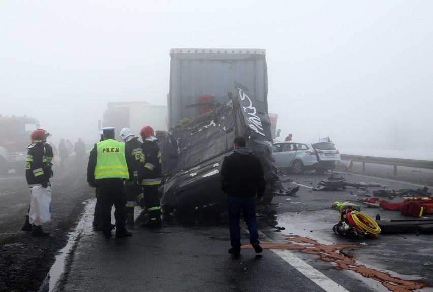 Karambol na autostradzie A1 pod Piotrkowem