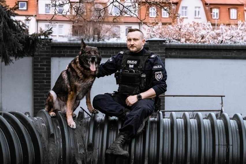 Policyjny pies z Koszalina przeszedł na emeryturę. "Kazik" zakończył 7-letnią służbę [ZDJĘCIA]