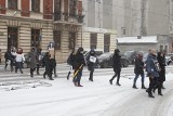 Pracownicy prokuratury wyszli na ulicę, żeby zaprotestować przeciwko niskim wynagrodzeniom