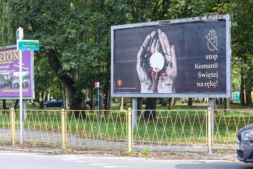 "Stop Komunii Świętej na rękę!". Kontrowersyjne billboardy w Szczecinie