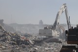 Po pożarze wysypiska śmieci w Zgierzu nie doszło do skażenia wody, a stan powietrza powoli sie poprawia
