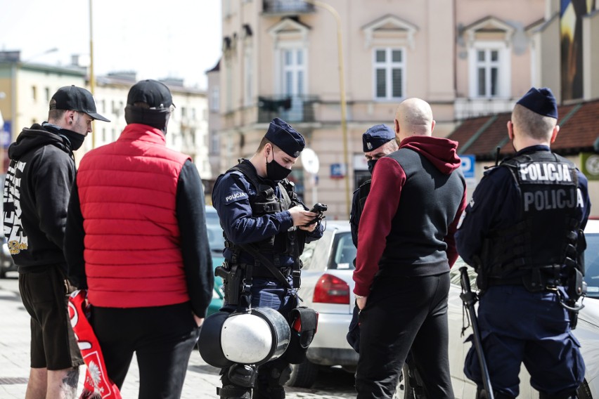 Pod hasłem "Polaku, dawaj z nami!" dziesiątki osób przeszły...