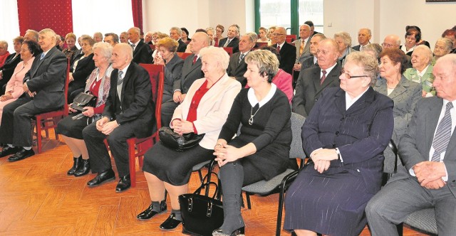 Uroczystość odbyła się w Urzędzie Stanu Cywilnego w Łoniowie. Zaproszono na nią 44 pary. Niektórym jubilatom towarzyszyli  najbliżsi. 