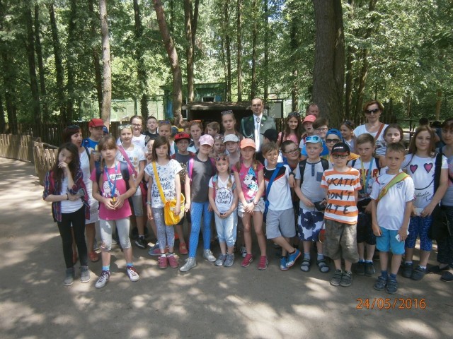 Uczniowie Szkoły Podstawowej nr 1 na wycieczce w ogrodzie zoologicznym w Myślęcinku