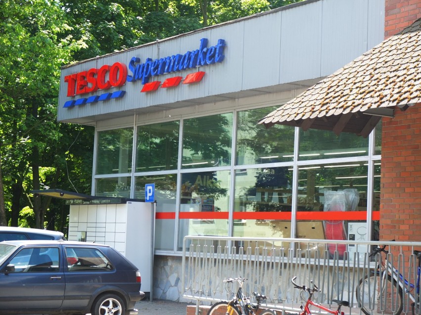 Sklep Tesco przy ul. Łąkowej w Opolu w połowie 2017 roku