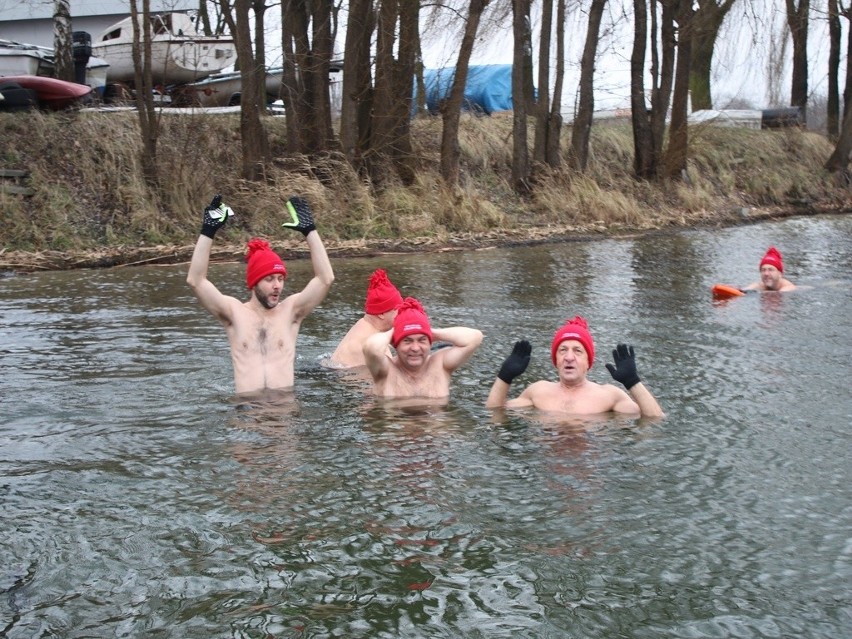 Święta na mokro czyli bożonarodzeniowa kąpiel krakowskich morsów