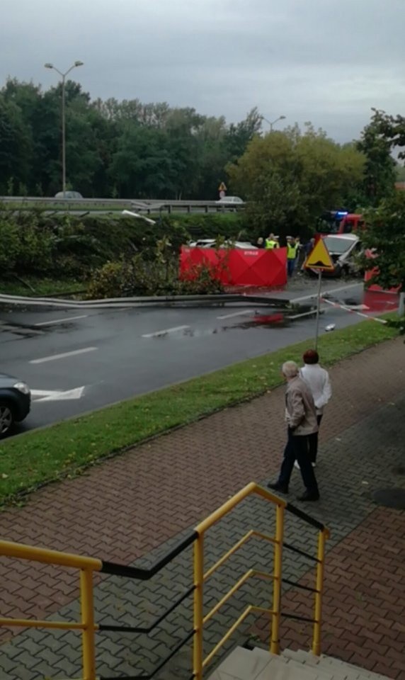 Wypadek w Katowicach na DTŚ przy Auchan. Zginęła kobieta