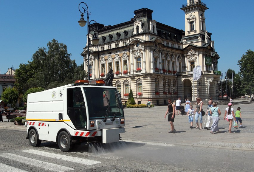 Nowy Sącz. Żar lał się z nieba [ZDJĘCIA, WIDEO]