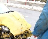 Motorowerem uderzył w auto. 16-latek trafił do szpitala