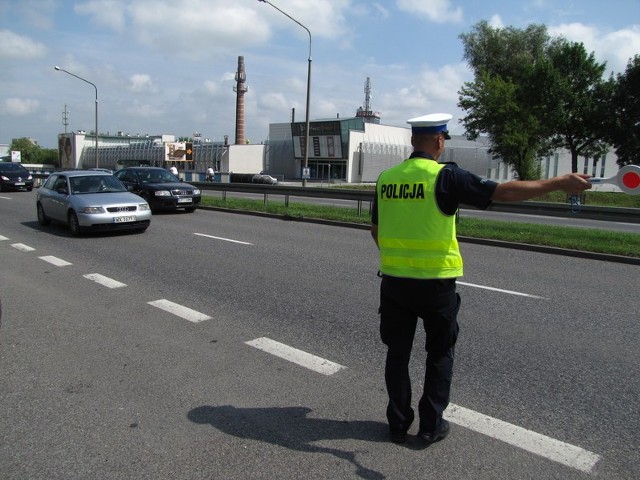 Policjanci kontrolowali prędkość używając wszelkich dostępnych urządzeń