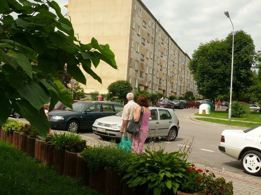 Blok przy ulicy Siedlanowskiego, gdzie doszło do tragedii.