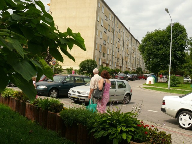 Blok przy ulicy Siedlanowskiego, gdzie doszło do tragedii.
