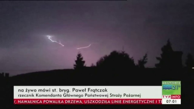 Najtrudniejsza sytuacja jest woj. podkarpackim w powiecie rzeszowskim i łańcuckim, gdzie wichura zerwała dachy na ponad 100 budynkach.