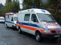 Dwie osoby zostały poszkodowane w dzisiejszym wypadku drogowym w Laskach .