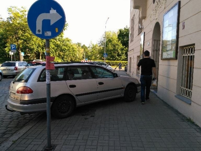 Wrocław ma coraz mniej miejsc parkingowych w centrum,...