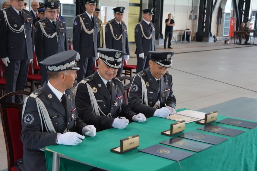 Uroczysta zmiana dowódcy 1. Brygady Lotnictwa Wojsk Lądowych  w Inowrocławiu [zdjęcia]