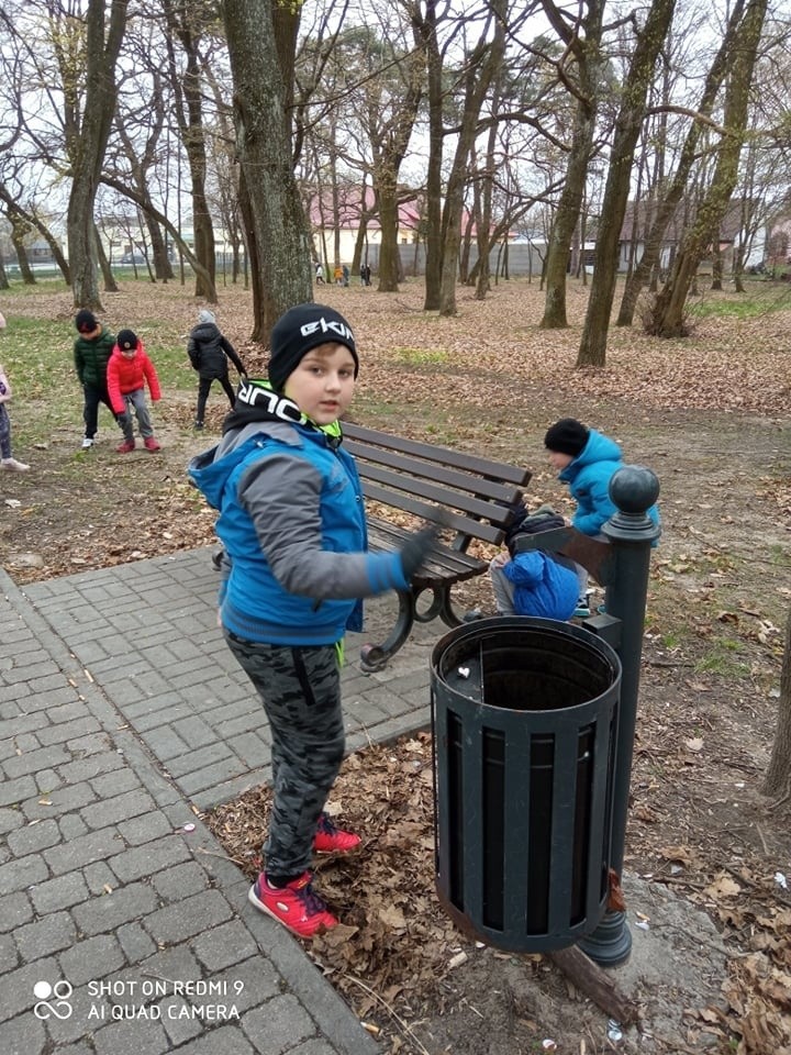 Międzynarodowy Dzień Ziemi w szkole w Motkowicach. Uczniowie...