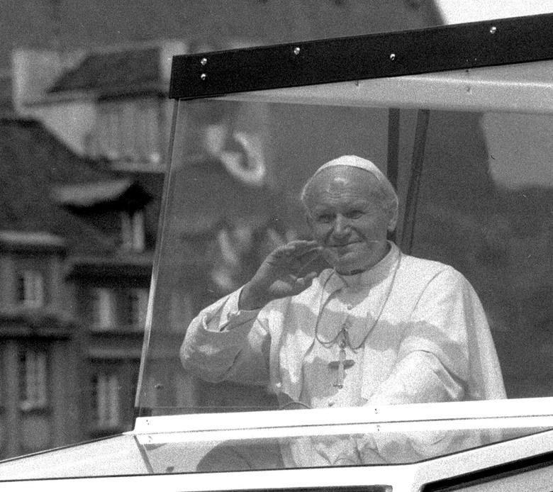 Jan Paweł II w Katowicach na Muchowcu 20 czerwca 1983 r.