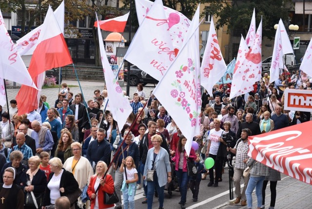 W niedzielę, 8 września ulicami Kalisza przeszedł Marsz dla życia i rodziny. Wzięło w nim udział kilkaset osób. Zobaczcie zdjęcia z tego wydarzenia ---->