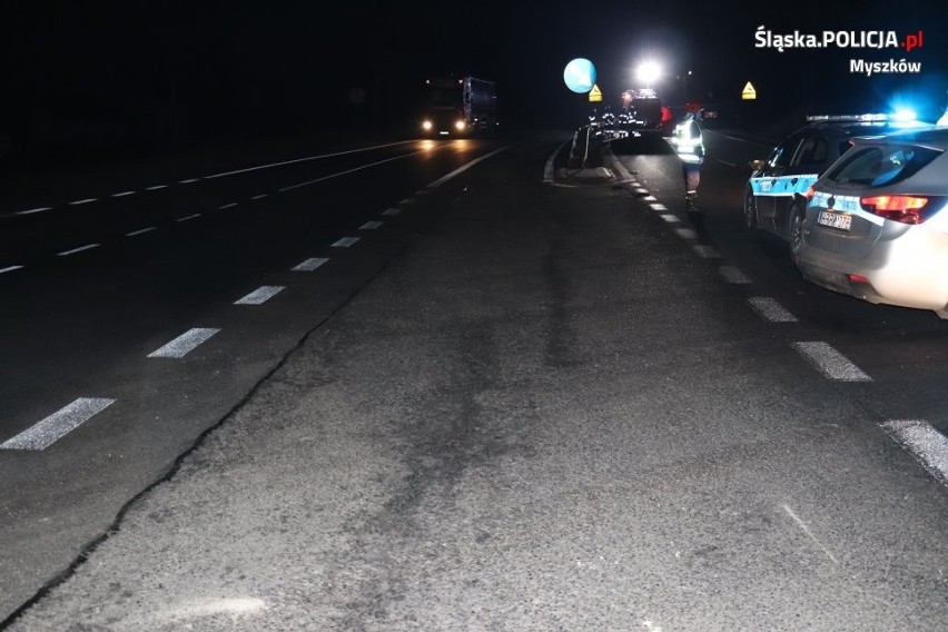 Tragiczny wypadek w Koziegłowach: BMW śmiertelnie potrącił pieszego na DK 1. Zginął mężczyzna