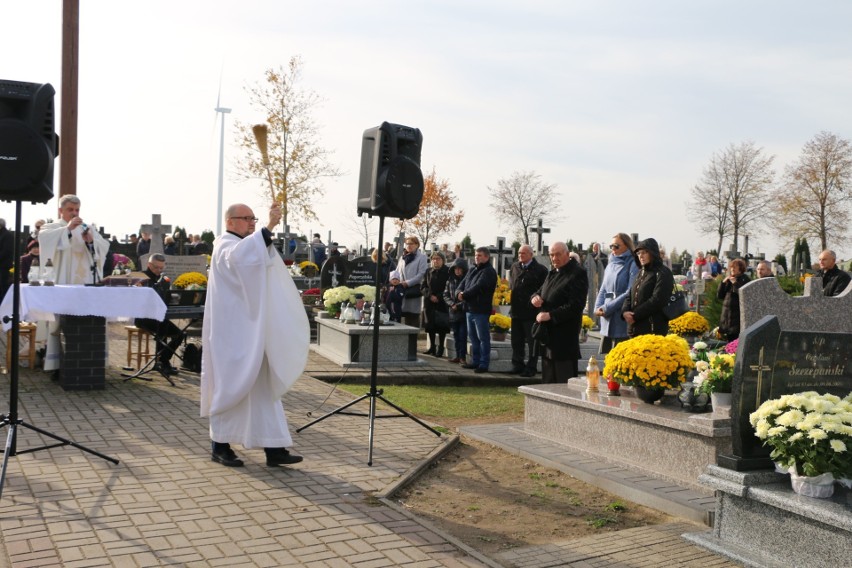 1 listopada na cmentarzu w Węgrzynowie, pow. makowski [ZDJĘCIA]
