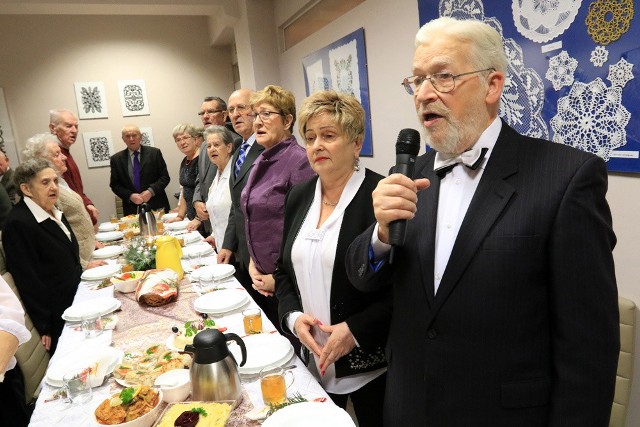 Zobacz także: Sejmik województwa przyjął budżet na przyszły rok. "Nowości" z medalem za zasługi dla regionuWigilia w Domu Pomocy Społecznej przy ul. Rydygiera w Toruniu [ZDJĘCIA]