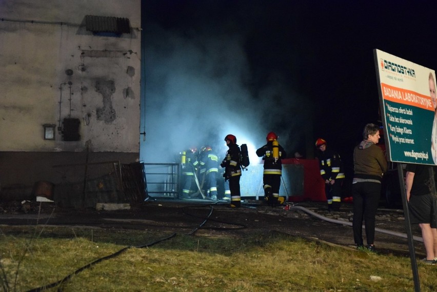Tragiczny pożar w szpitalu w Miastku. 1 osoba nie żyje! Trwa akcja strażaków, ale ogień udało się ugasić [zdjęcia, wideo]
