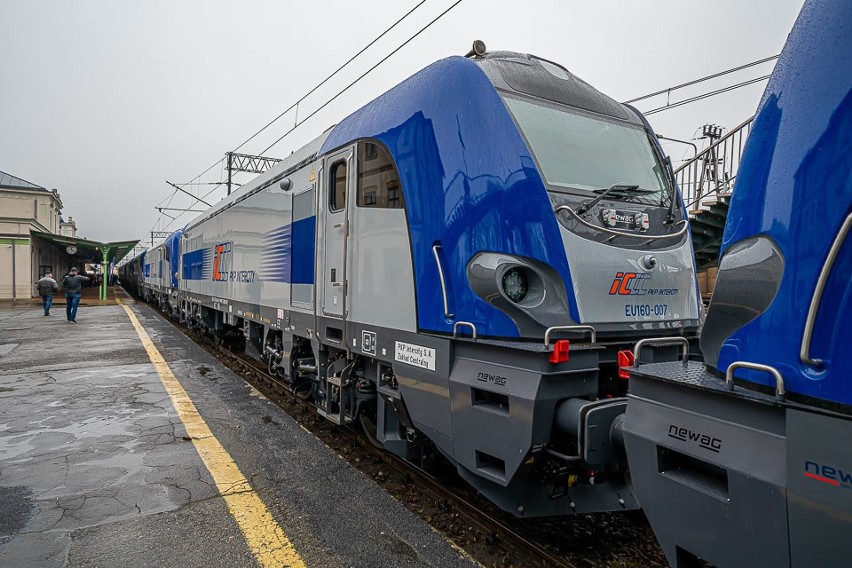 Nowy Sącz. Newag zaprezentował osiem lokomotyw Griffin wyprodukowanych dla PKP Intercity