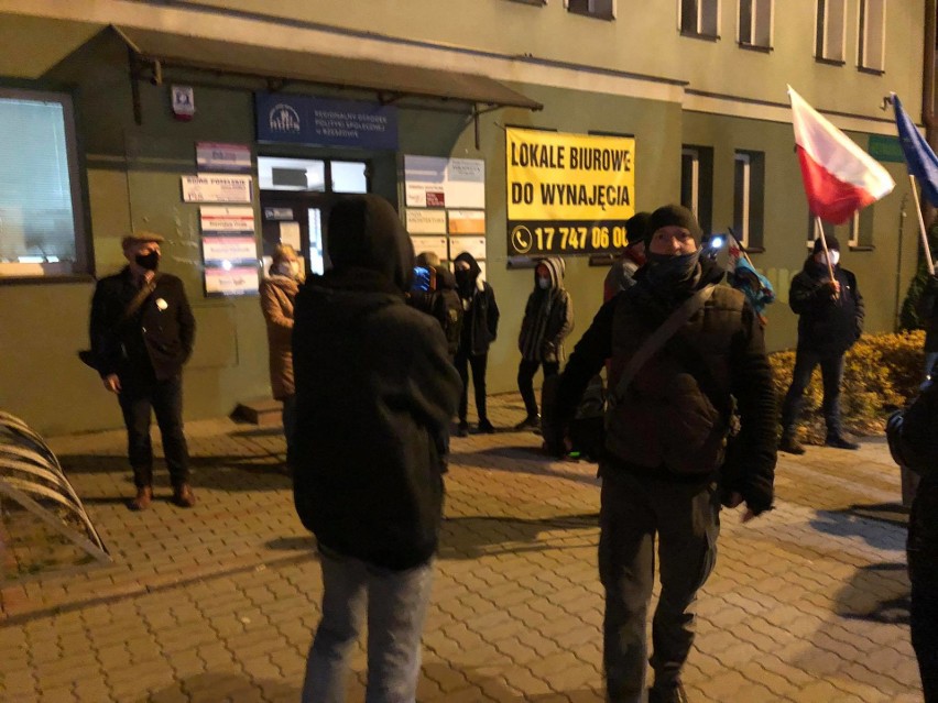 Strajk Kobiet przed siedziba PiS w Rzeszowie.