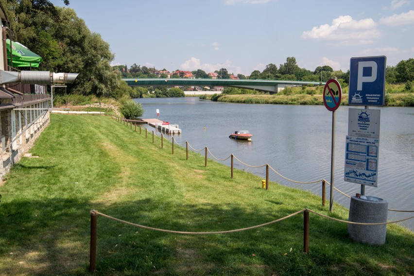 Wczoraj na miejskiej plaży pojawiły się tylko pojedyncze...