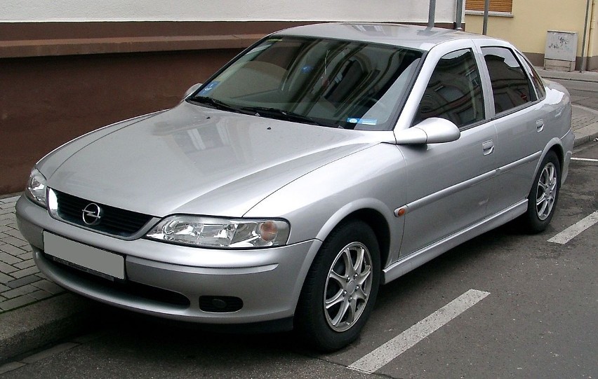 Samochód osobowy OPEL VECTRA II 1.8...