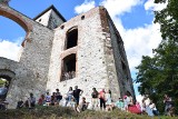 Nowe linie turystyczne ruszą w weekend z Krakowa i Krzeszowic do sanktuarium w Czernej i zamku Tenczyn w Rudnie