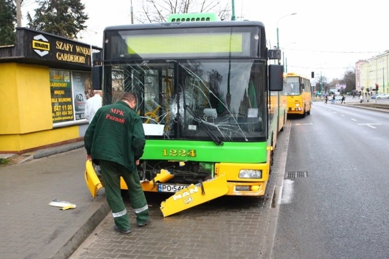 Zderzenie autobusu z tramwajem w Poznaniu