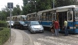 Kierowca zablokował tramwaj w centrum. On się zmieścił, wóz MPK już nie (FOTO)