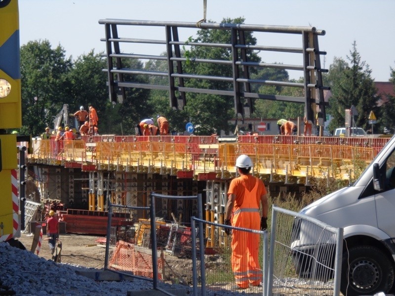 Wrocław: Tak powstaje nowy most na Strachocinie (ZDJĘCIA)