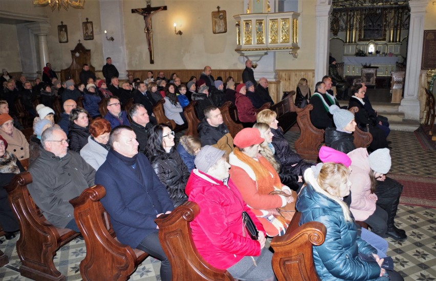 Uczestnicy mszy w Krynkach.