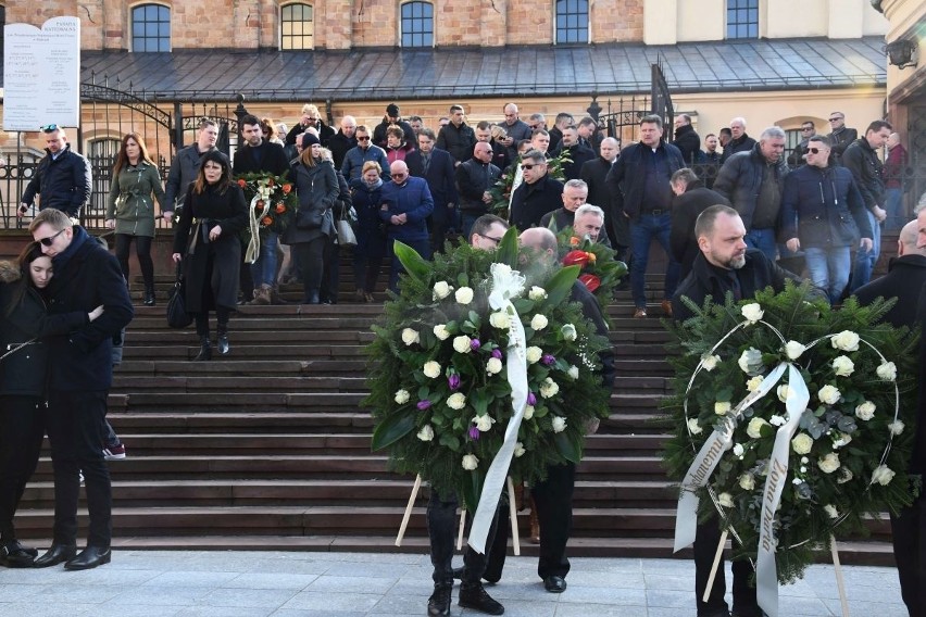 Ostatnie pożegnanie kieleckiego przedsiębiorcy Sylwestra Zająca. Na pogrzeb przyszły tłumy ludzi (WIDEO, ZDJĘCIA) 