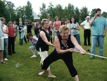 Na walkę ze strażakami zdecydowały się panie: Krystyna Kula, Janina Raźna, Helena Węgrzyniak Fot. Ewa Tyrpa