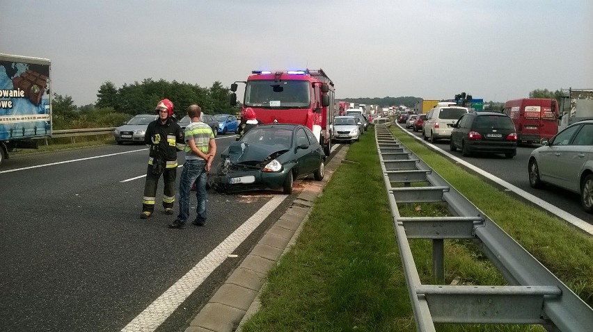 Karambol na A4. Zderzenie 4 tirów. Zginął kierowca (ZDJĘCIA)