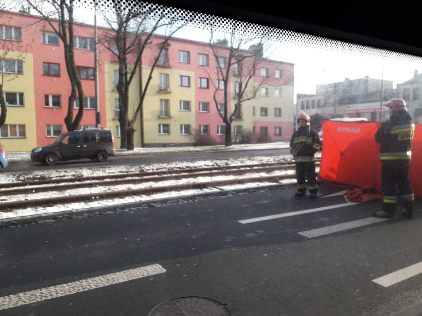 Dąbrowa Górnicza: Kierowca zasłabł i zmarł w samochodzie na Królowej Jadwigi 