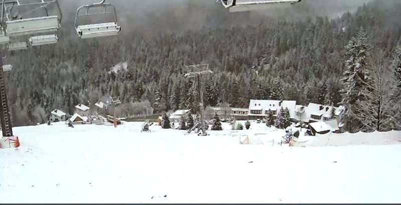 Warunki narciarskie w Beskidach: narciarze tylko na Białym Krzyżu  [WIDOKI Z KAMEREK]