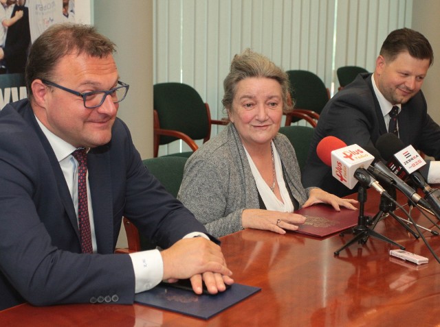 Elżbieta Pomaska jest pełnomocnikiem do spraw seniorów. Na zdjęciu z Radosławem Witkowskim i Jerzym Zawodnikiem.
