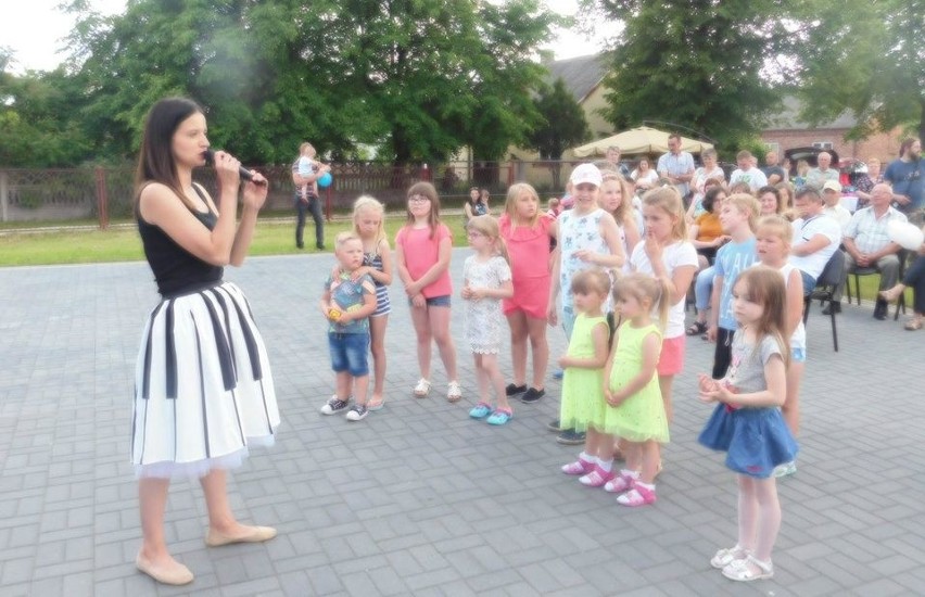 Piknik Rodzinny w Kurzelowie. Świetna zabawa i zachwycające występy młodych artystów (ZDJĘCIA)