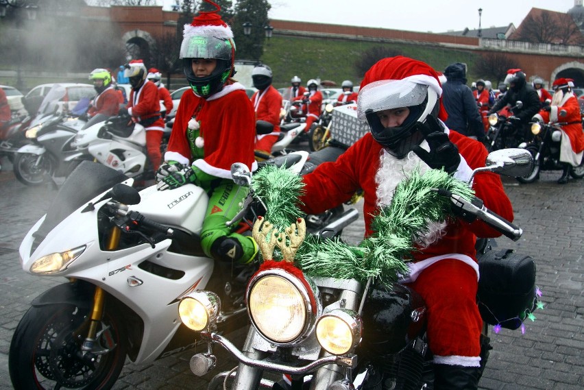 Mikołaje na motocyklach i z prezentami (ZDJĘCIA)