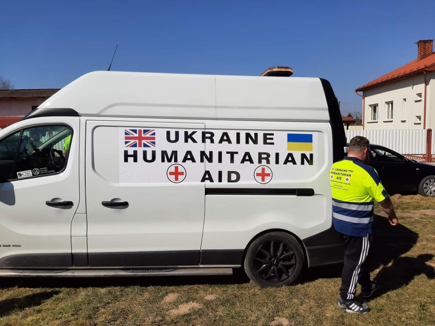 Pomocna Dłoń z powiatu szydłowieckiego wspiera uchodźców. Przekazali dary, które udostępnili Polacy mieszkający w Anglii