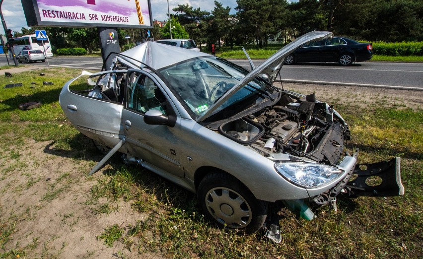 Uwaga - wypadek na Fordońskiej z udziałem TIR-a [ZDJĘCIA]